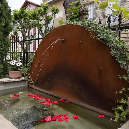 Hotel La Maison Du Lierre 3*